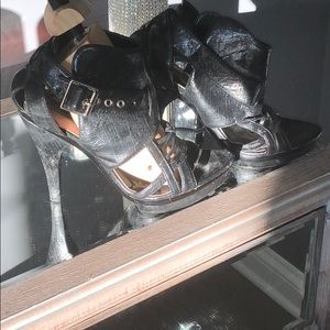 5in high heeled shoe